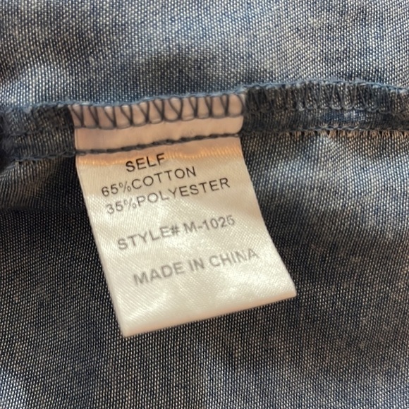 Embroidered ruffle top 🖤 - Picture 12 of 13